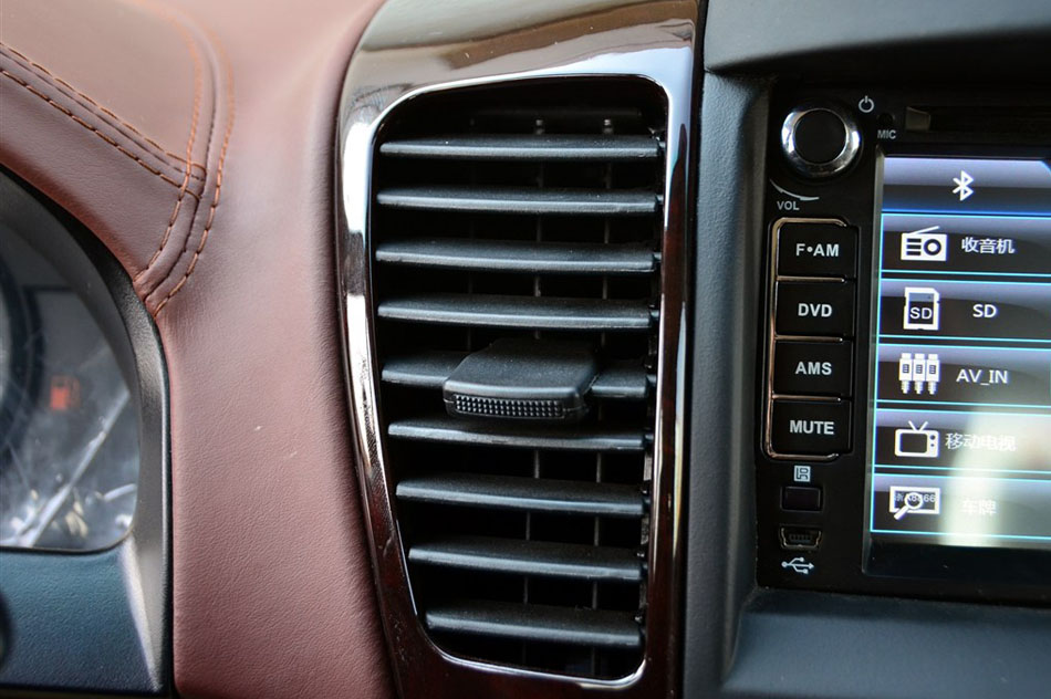 2014款 2.4L 四驱舒适型 内饰