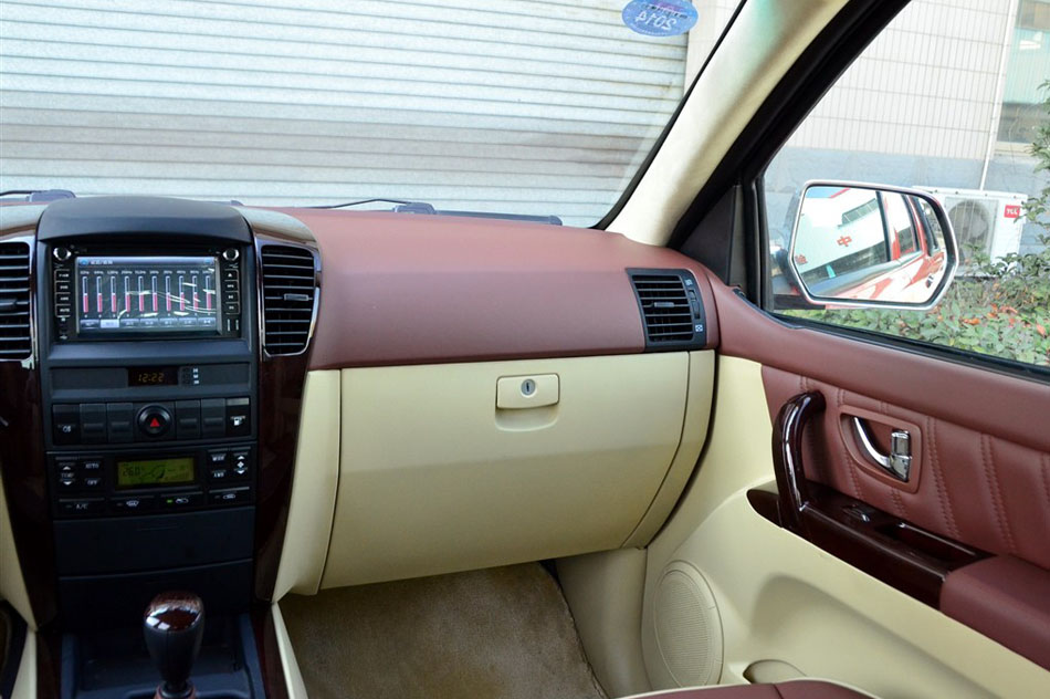 2014款 2.4L 四驱舒适型 内饰