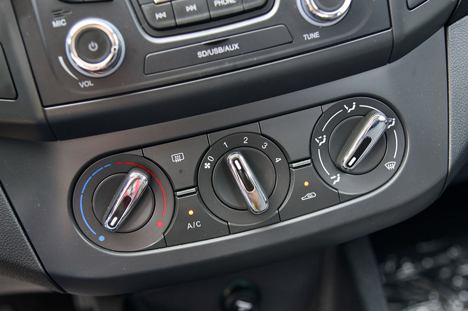 2014款 1.5L 自动尊尚型 内饰