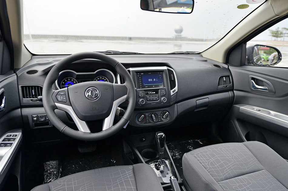 2014款 1.5L 自动尊尚型 内饰