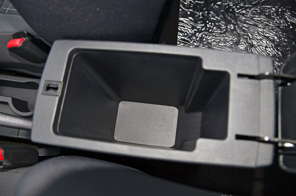 2014款 1.5L 自动尊尚型 座椅空间