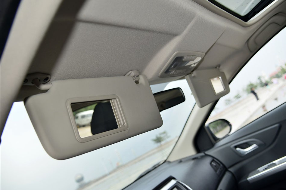 2014款 1.5L 自动尊尚型 座椅空间