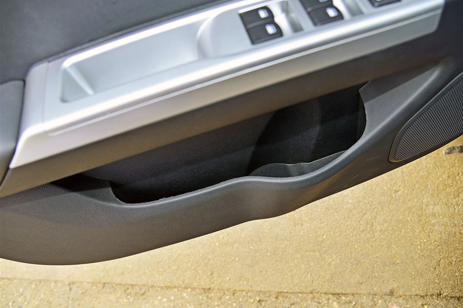 2014款 1.5L 自动尊尚型 座椅空间