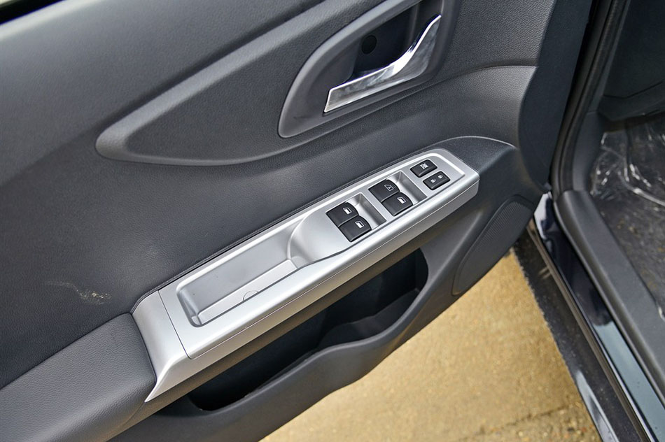 2014款 1.5L 自动尊尚型 座椅空间