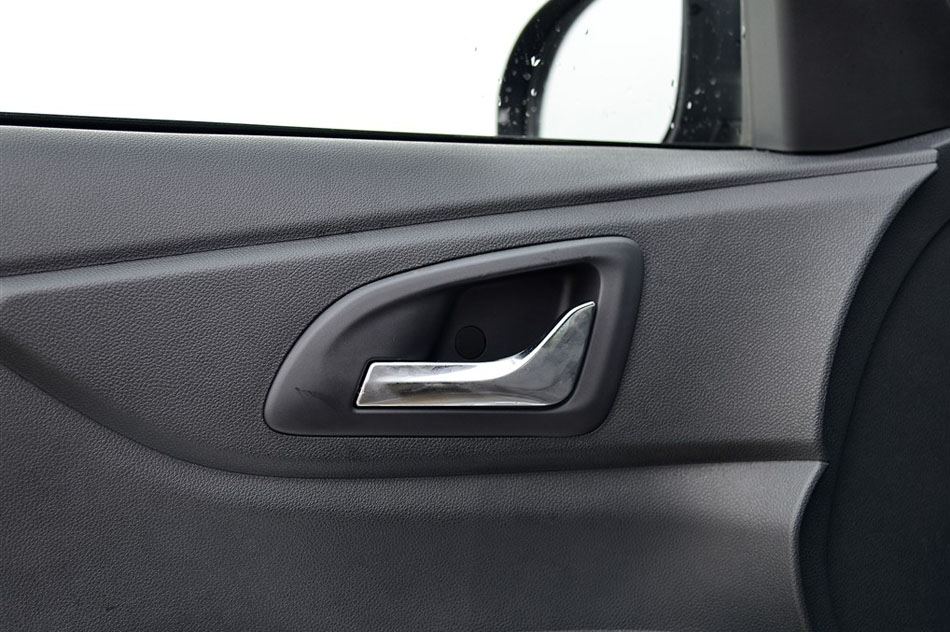 2014款 1.5L 自动尊尚型 座椅空间