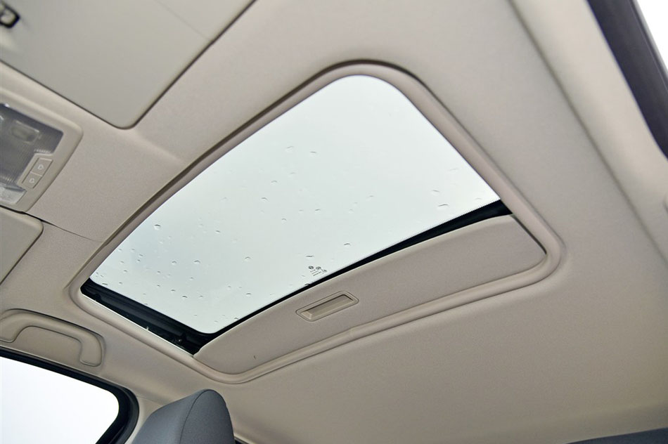 2014款 1.5L 自动尊尚型 座椅空间