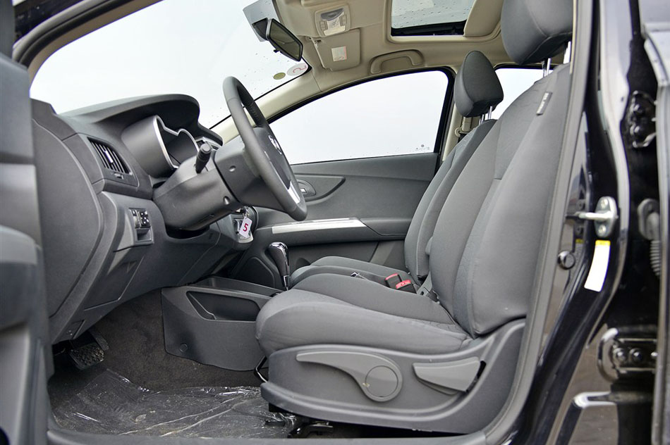 2014款 1.5L 自动尊尚型 座椅空间