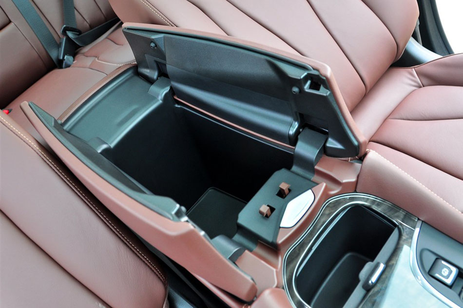 2014款 28T 精英型 座椅空间