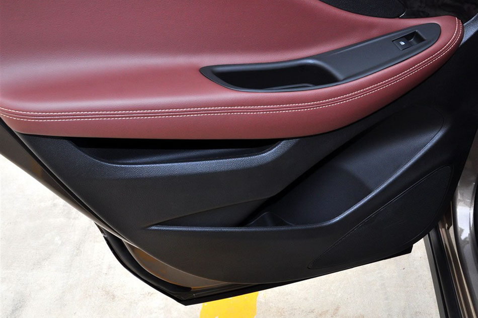 2014款 28T 精英型 座椅空间