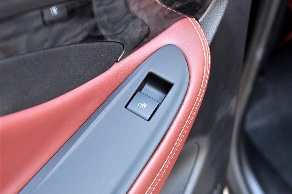 2014款 28T 精英型 座椅空间