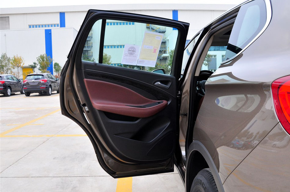 2014款 28T 精英型 座椅空间