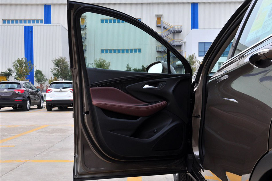 2014款 28T 精英型 座椅空间