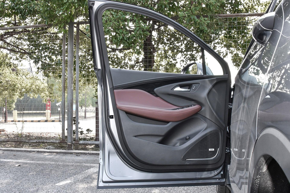 2018款 28T 四驱全能运动旗舰型 座椅空间