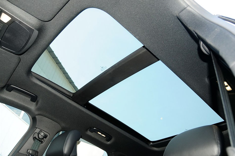 2014款 2.0T 四驱尊耀版 座椅空间