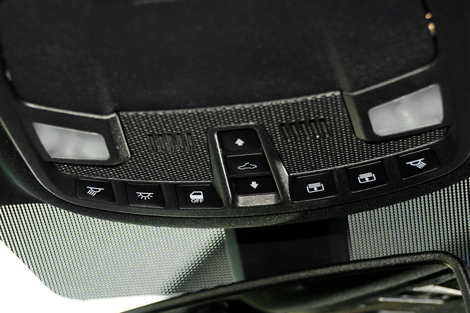 2014款 2.0T 四驱尊耀版 座椅空间