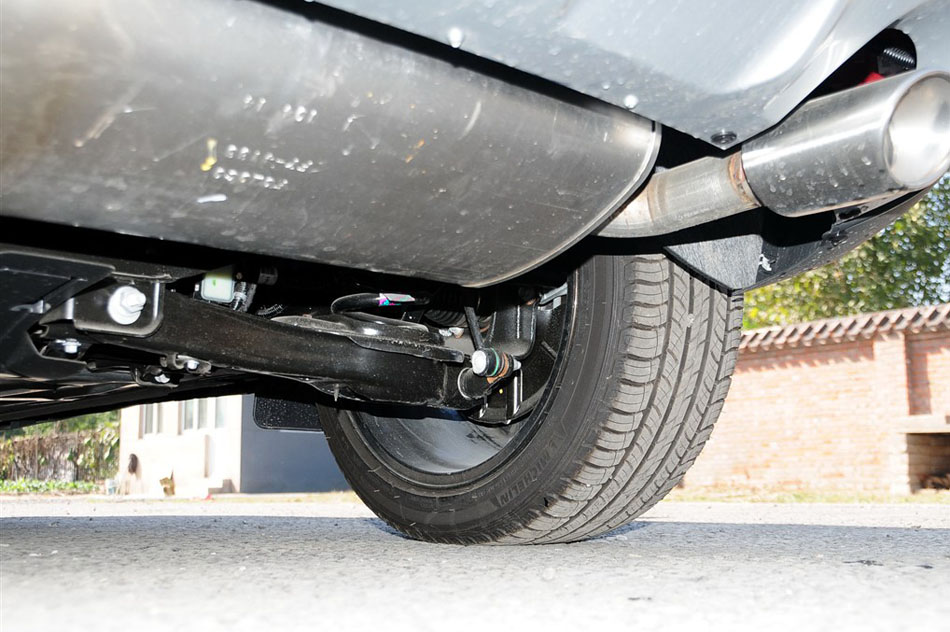 2014款 2.0T 四驱尊耀版 引擎底盘