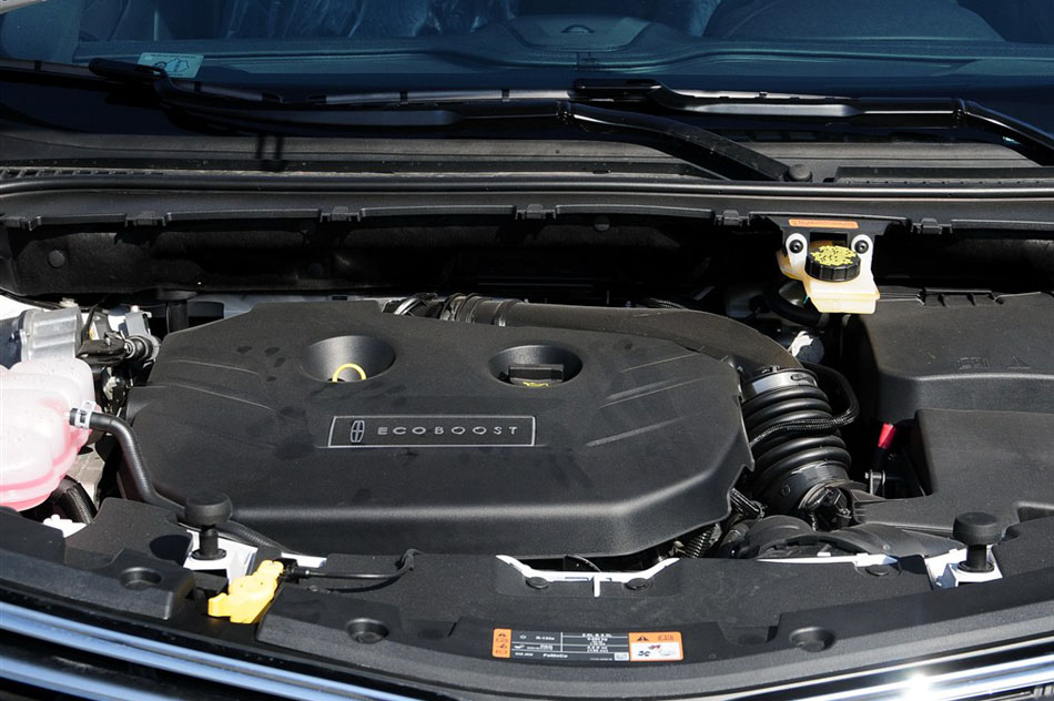 2014款 2.0T 四驱尊耀版 引擎底盘