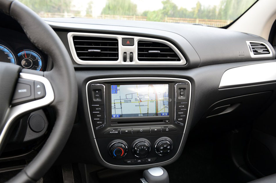 2015款 1.8L 自动尊贵型 内饰