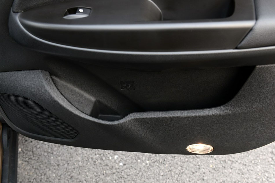 2015款 1.8L 自动尊贵型 座椅空间