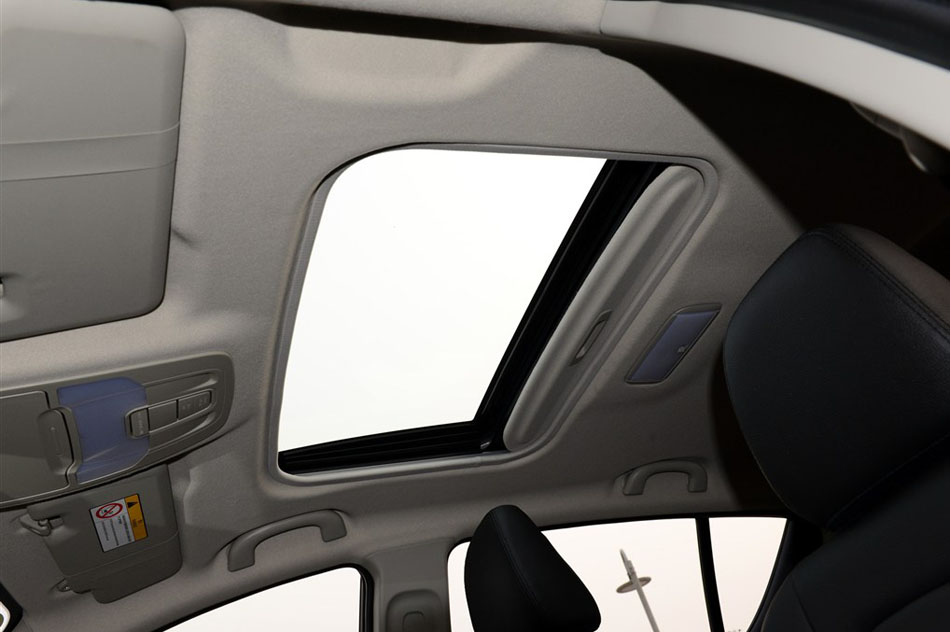 2015款 1.8L 自动尊贵型 座椅空间