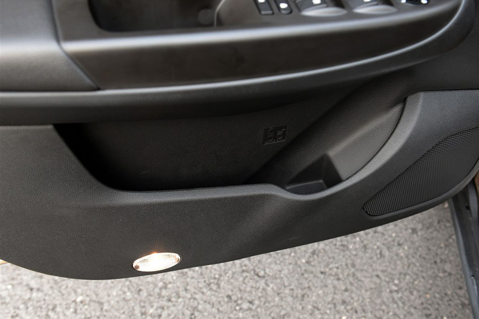 2015款 1.8L 自动尊贵型 座椅空间