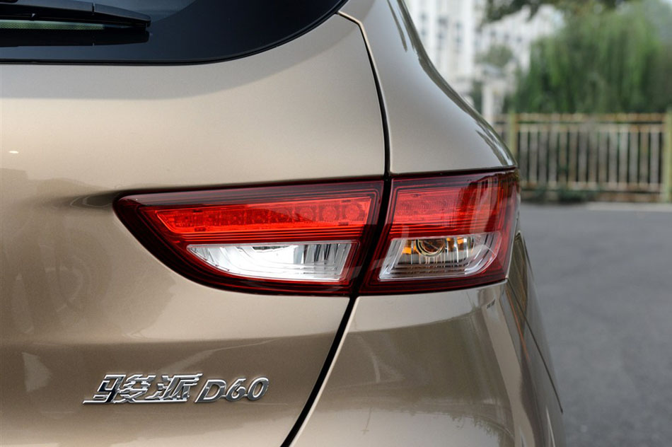 2015款 1.8L 自动尊贵型 其他