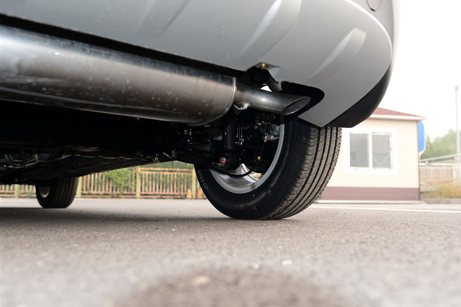 2015款 1.8L 自动尊贵型 引擎底盘