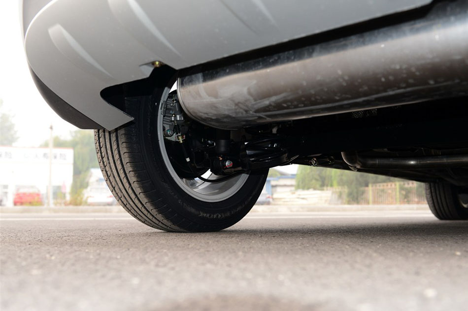 2015款 1.8L 自动尊贵型 引擎底盘