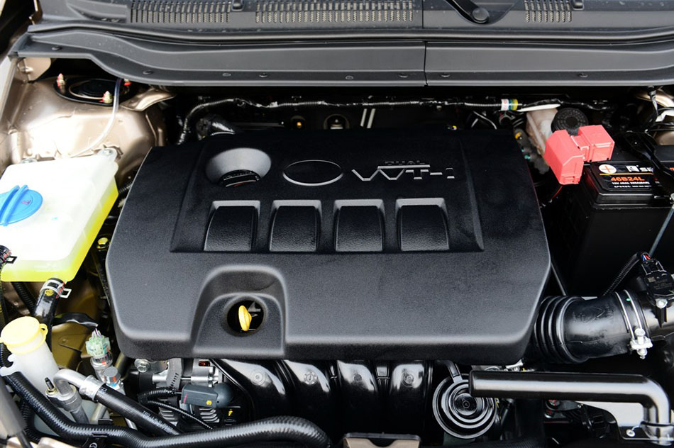 2015款 1.8L 自动尊贵型 引擎底盘