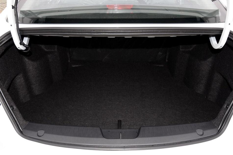 2015款 1.5T 手动风尚版 座椅空间