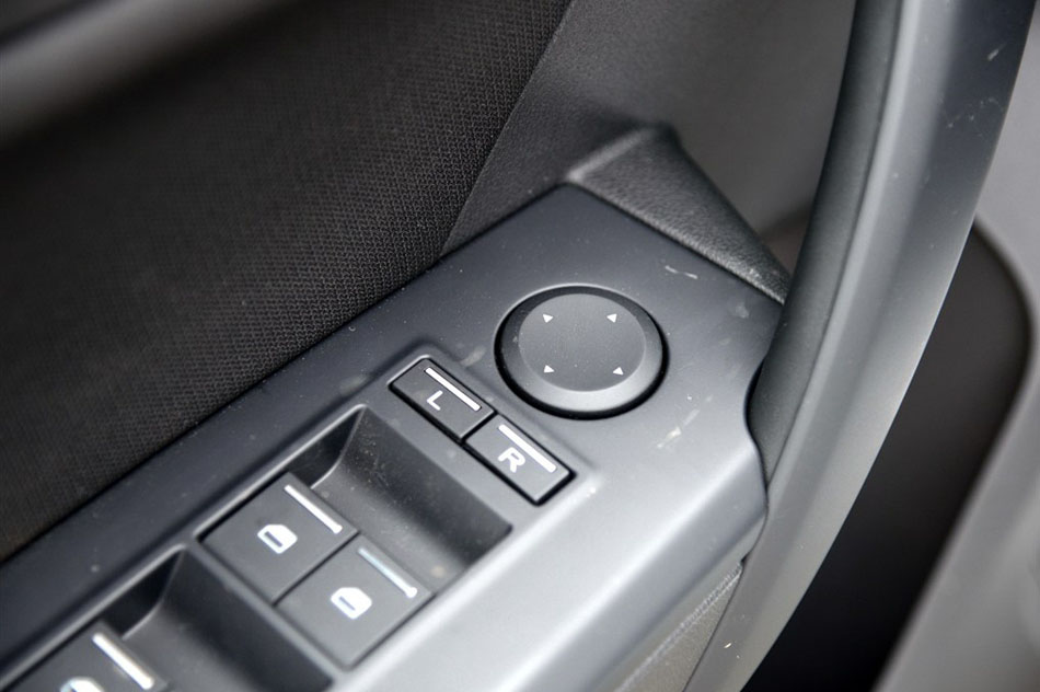 2015款 1.5T 手动风尚版 座椅空间