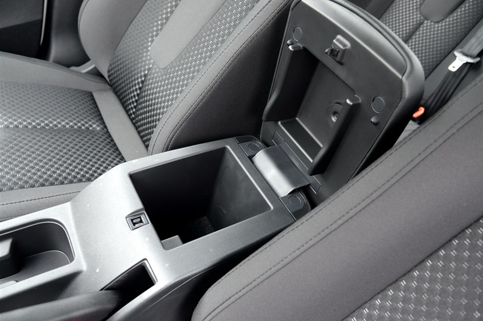 2015款 1.5T 手动风尚版 座椅空间