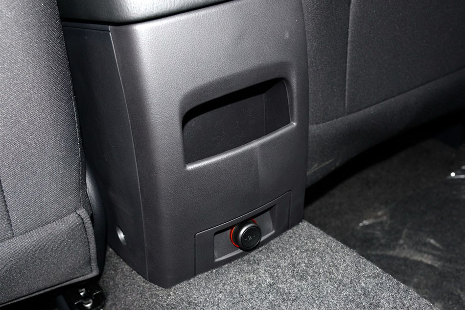 2015款 1.5T 手动风尚版 座椅空间