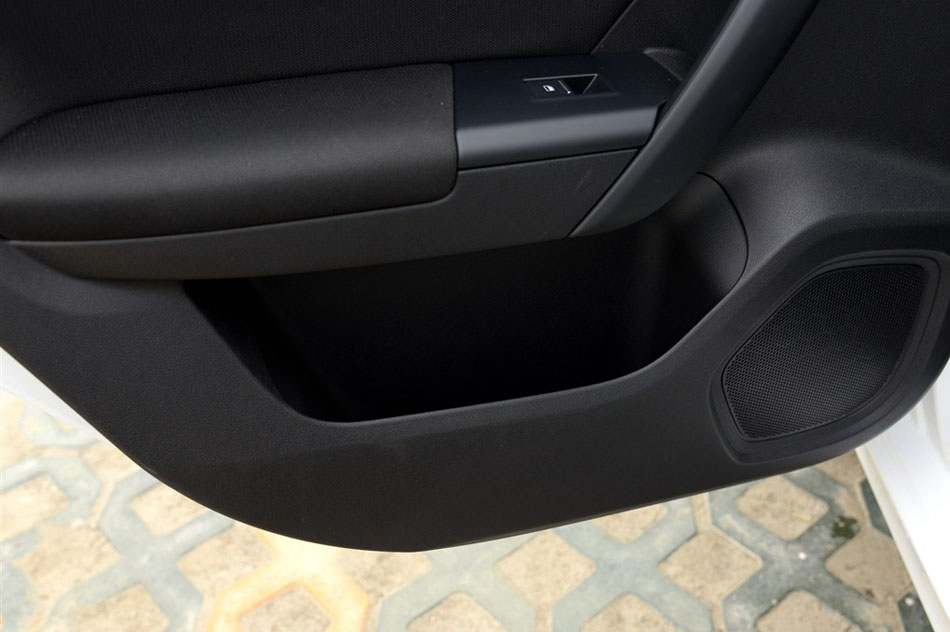 2015款 1.5T 手动风尚版 座椅空间