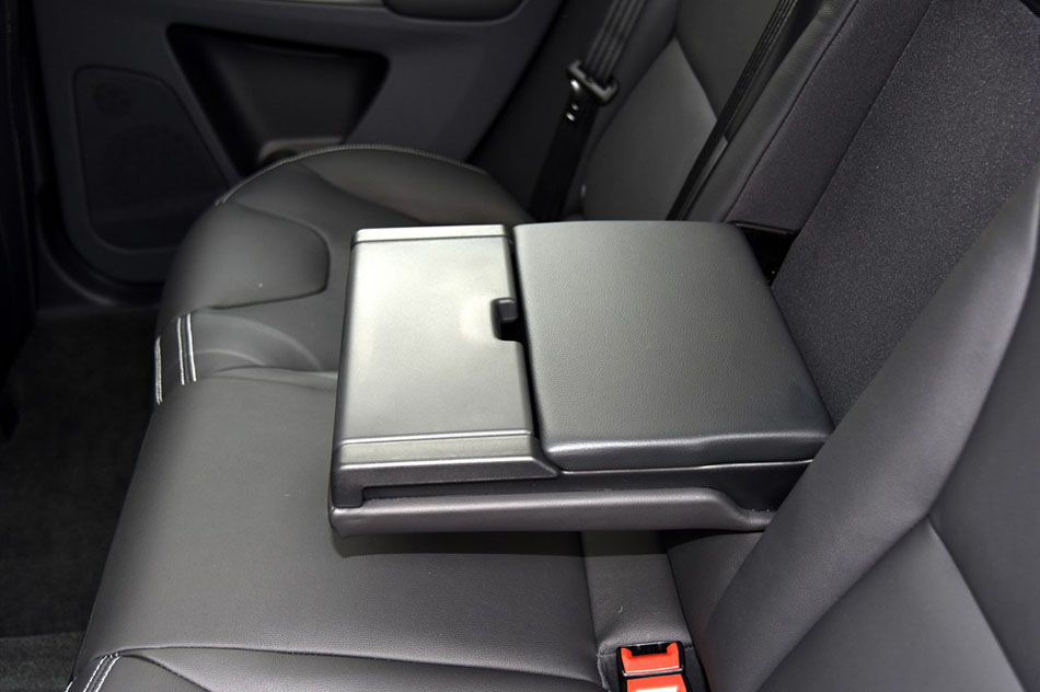 2015款 2.5T T6 AWD 智越版 座椅空间