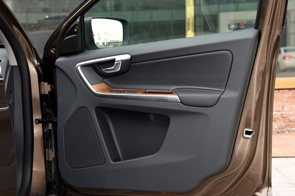 2015款 2.5T T6 AWD 智越版 座椅空间