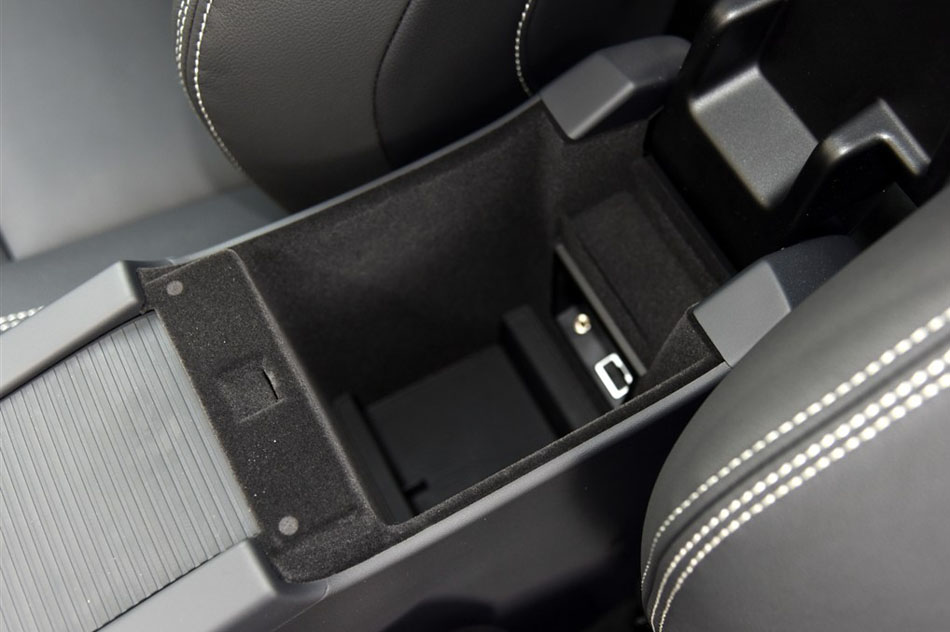 2015款 2.5T T6 AWD 智越版 座椅空间