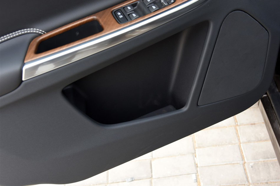 2015款 2.5T T6 AWD 智越版 座椅空间