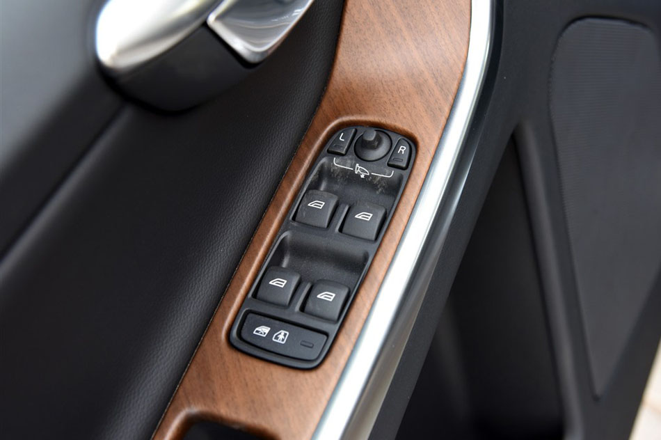 2015款 2.5T T6 AWD 智越版 座椅空间