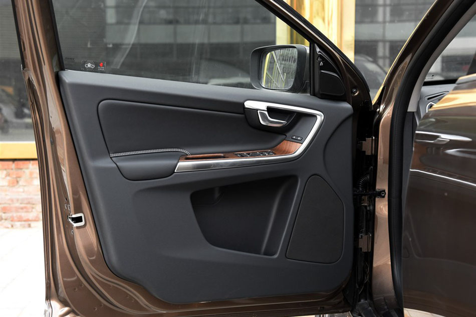 2015款 2.5T T6 AWD 智越版 座椅空间