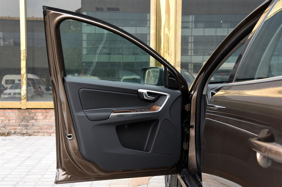 2015款 2.5T T6 AWD 智越版 座椅空间