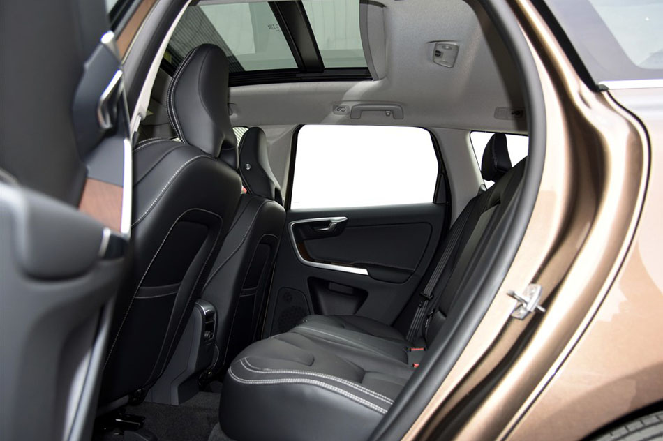 2015款 2.5T T6 AWD 智越版 座椅空间