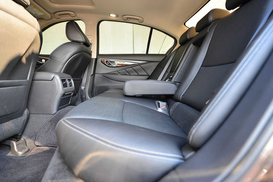 2015款 2.0T 豪华运动版 座椅空间