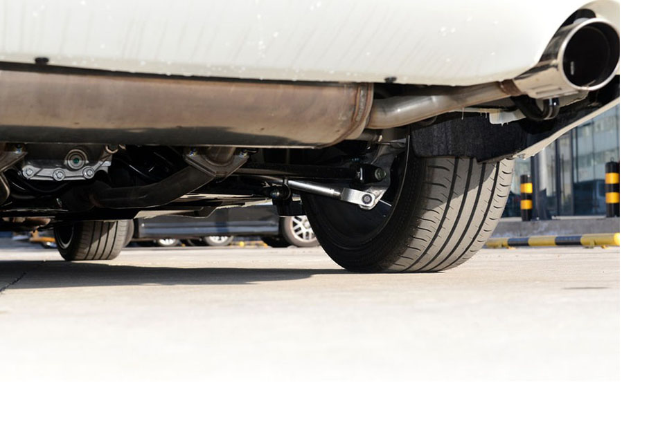 2015款 2.0T 豪华运动版 引擎底盘