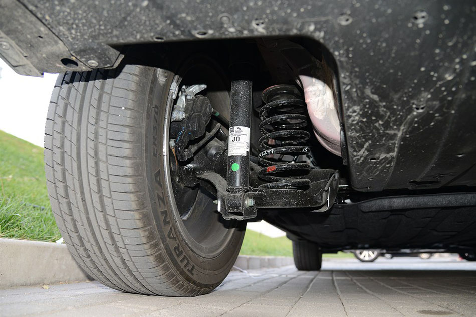 2015款 1.8L VTi CVT豪华版 引擎底盘