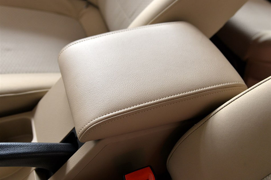 2015款 1.8L1.8L 舒适型 空间