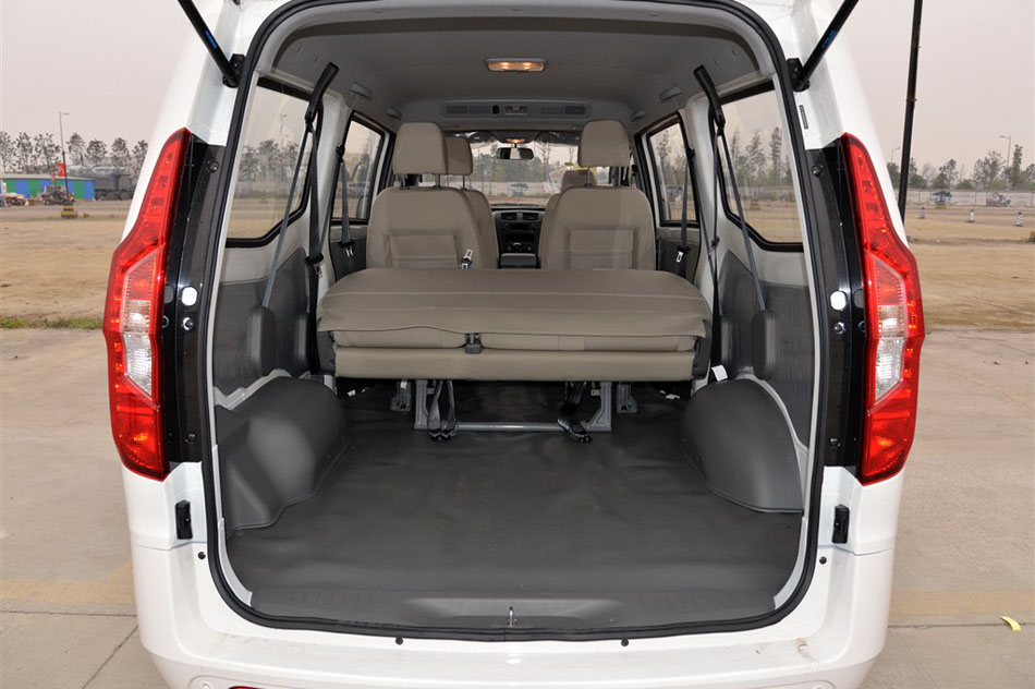 2015款 1.8L1.8L 舒适型 空间