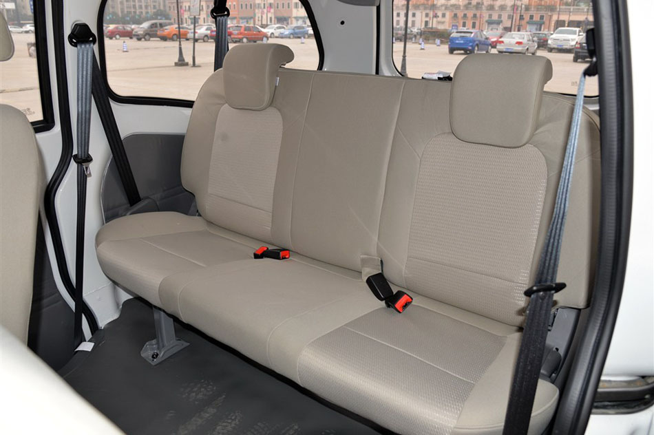 2015款 1.8L1.8L 舒适型 空间