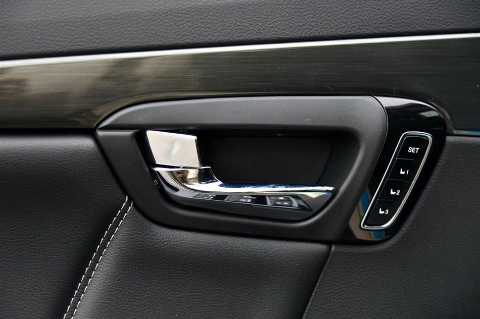 2015款 1.8T 自动尊贵型 空间