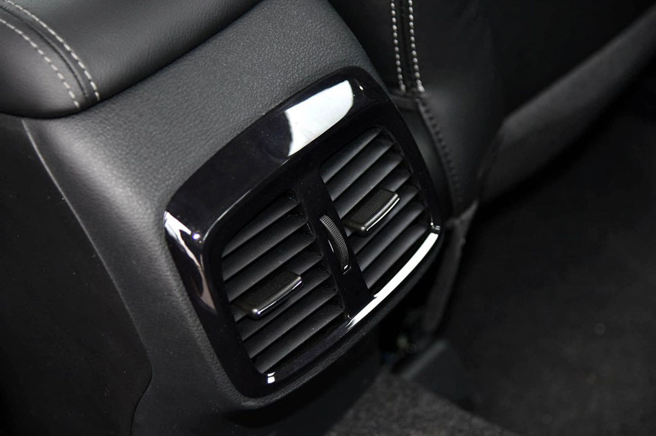 2015款 1.8T 自动尊贵型 空间